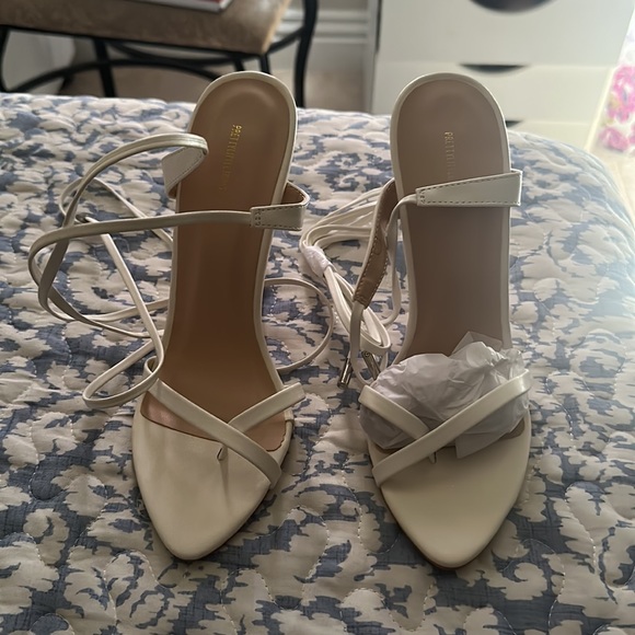 White Mild Heel Toe Loop Ankle Tie Heel - Picture 2 of 8